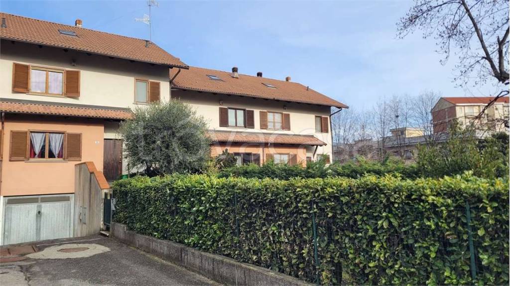 Villa a Schiera in vendita a Cumiana via Foscolo Benedetto
