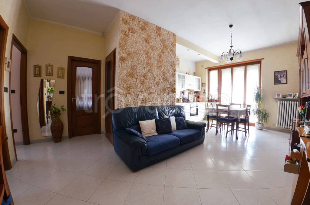 Appartamento in vendita a La Loggia via Nino Costa, 1