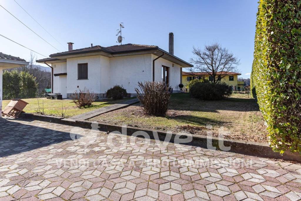 Villa in vendita a Luino via Campaccio, 12