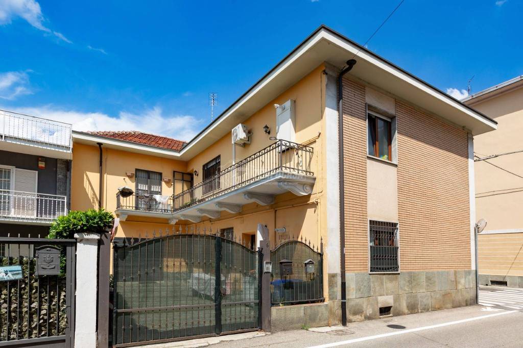 Appartamento in vendita a Moncalieri via Quintino Sella 9