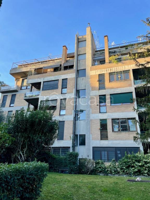 Appartamento in vendita a Roma via Cassia, 583