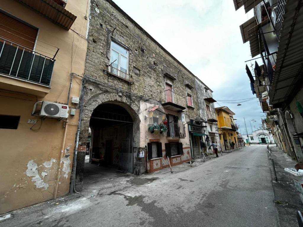 Intero Stabile in vendita a Napoli via Francesco Agello, 77