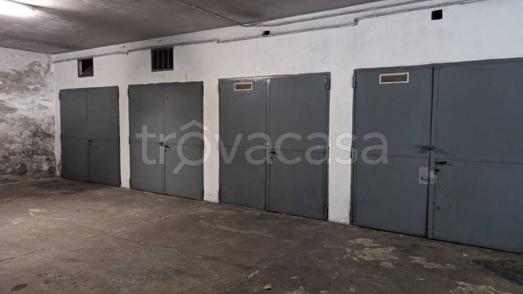 Garage in vendita a Torino via Plava, 42