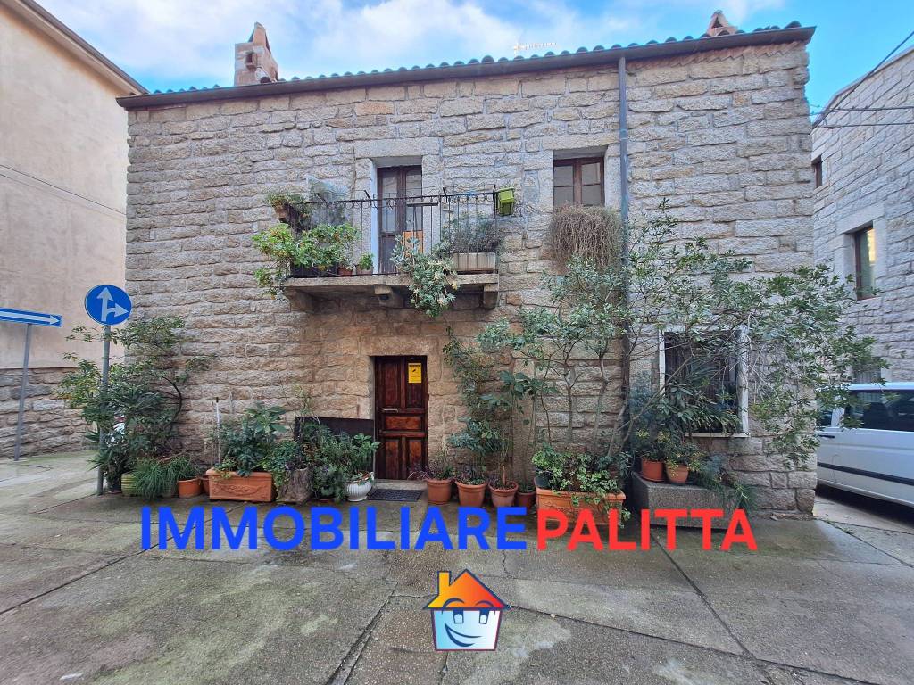 Casa Indipendente in vendita a Tempio Pausania via Piredda