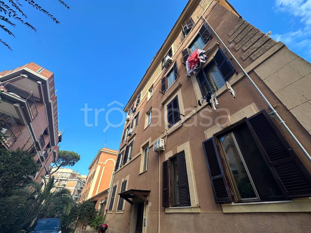 Appartamento in vendita a Roma via Federico di Donato