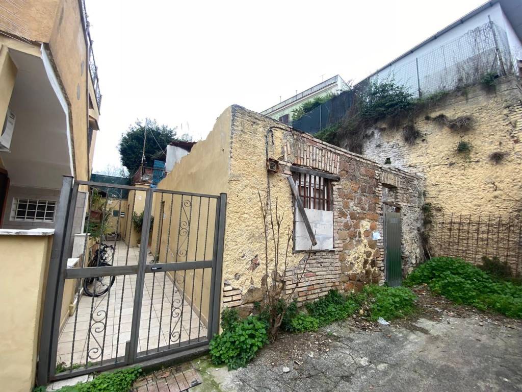 Casa Indipendente in vendita a Roma via Arce