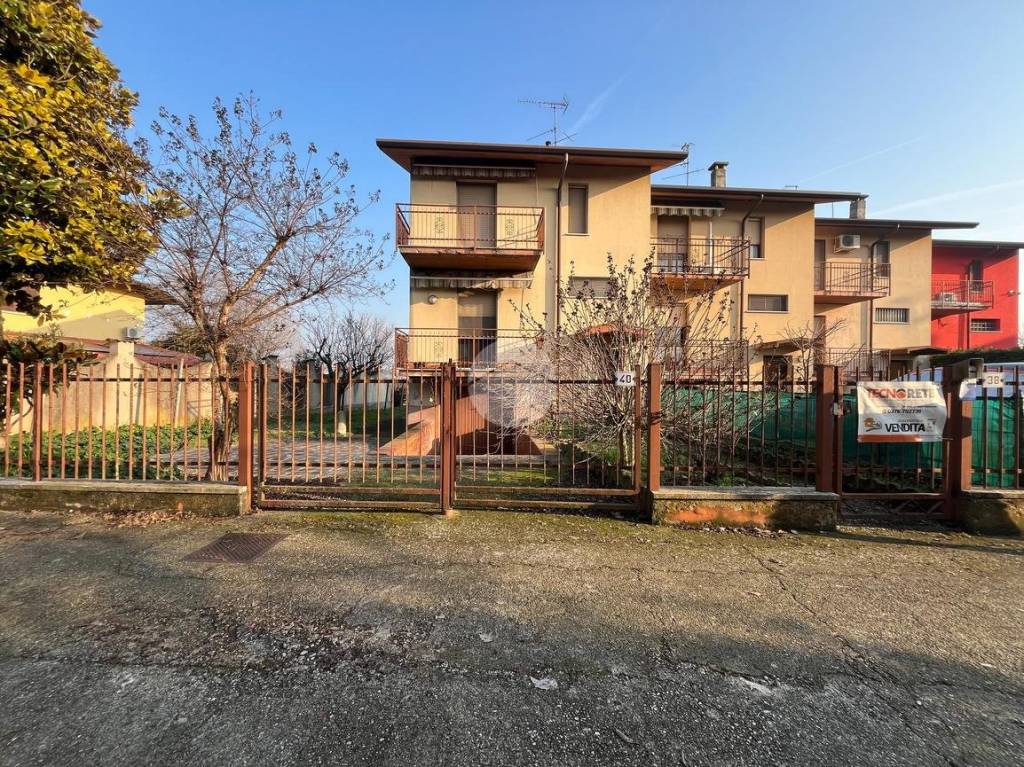 Villa a Schiera in vendita a Borgo Virgilio via Antonio Vivaldi, 38