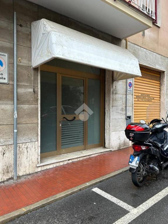 Negozio in vendita a Rapallo via Arturo Ferretto