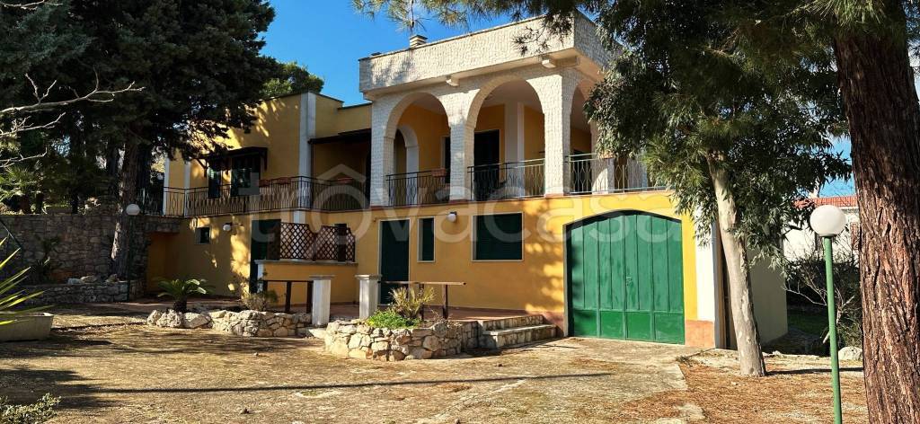 Villa Bifamiliare in vendita a Fasano viale delle Viti, 32
