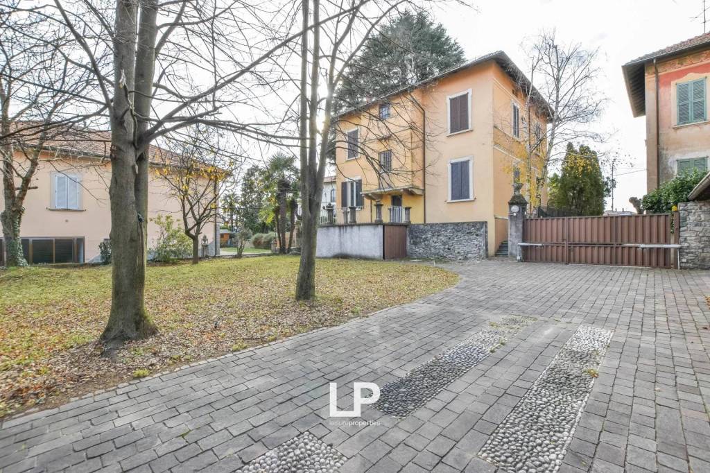 Villa in vendita ad Arcisate via Roma, 17, 21051 Arcisate va