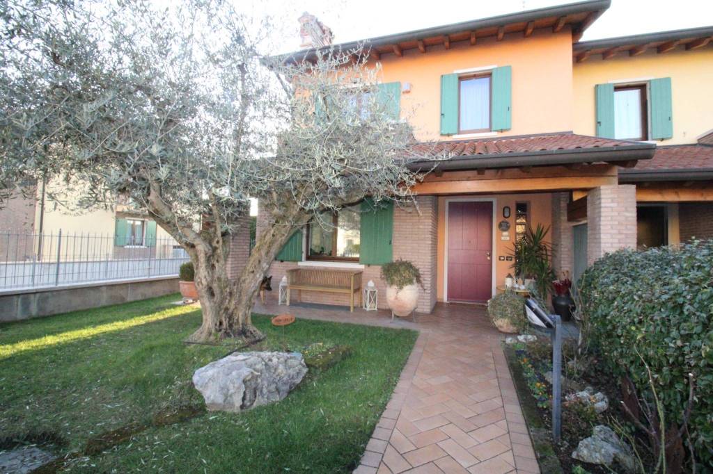 Villa Bifamiliare in vendita a Pescantina via Siedlce