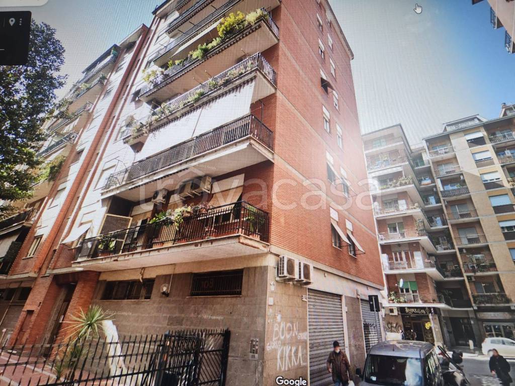 Appartamento in vendita a Roma via Arnaldo Fraccaroli, 6
