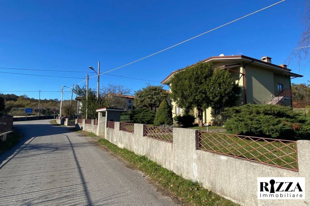 Villa Bifamiliare in vendita a Savogna d'Isonzo via Brezici, 14