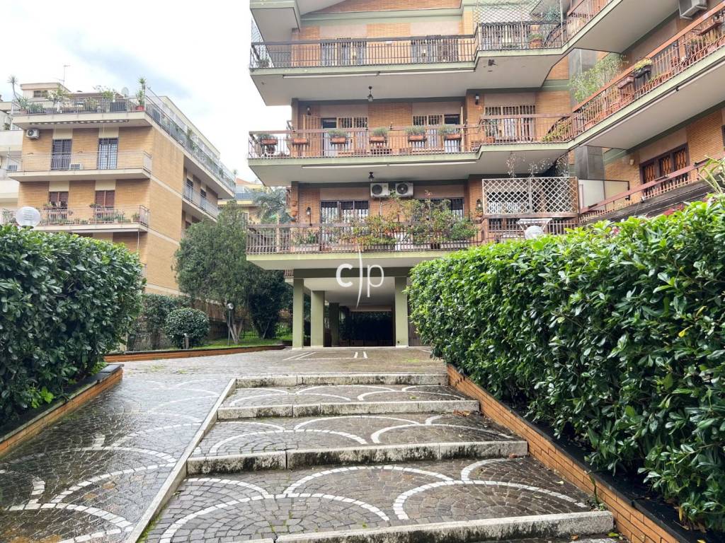 Appartamento in vendita a Roma via Adolfo Gandiglio