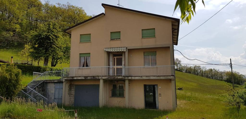 Villa in vendita a Valmozzola località Pieve Gusaliggio, 31