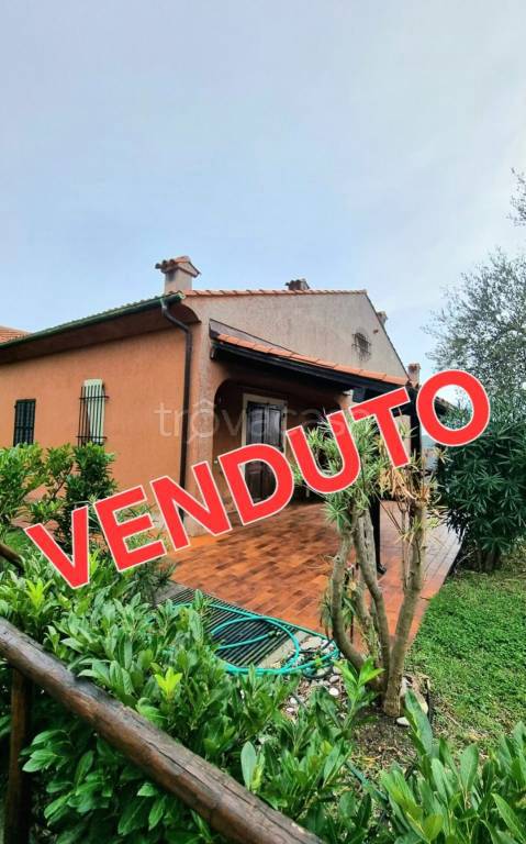 Villa a Schiera in vendita a Finale Ligure via Giovanni da Verrazzano