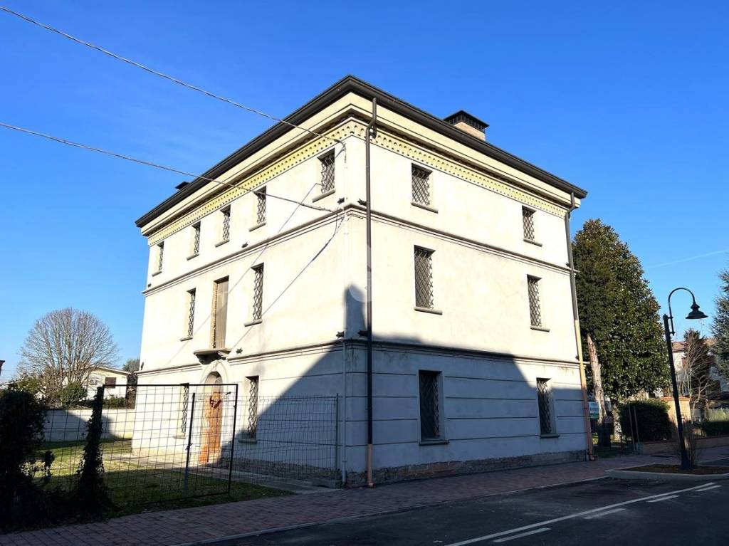 Casa Indipendente in vendita a San Possidonio piazza Andreoli, 11