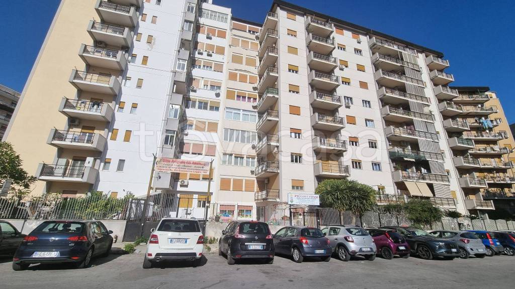 Appartamento in vendita a Palermo via Michele Titone, 4