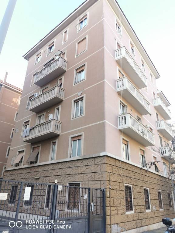 Appartamento in vendita a Roma via Acaia