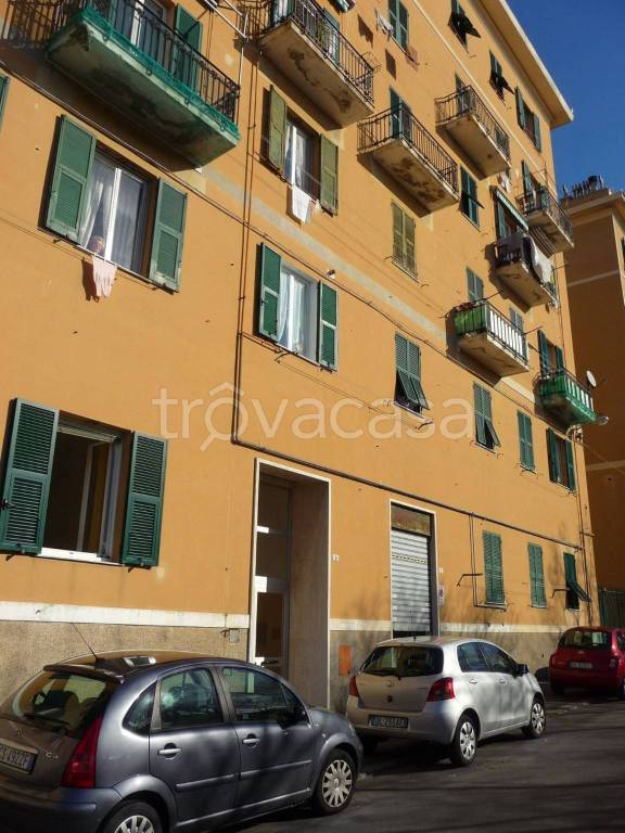 Appartamento in vendita a Genova piazzale Isidoro Pestarino, Genova, ge, 2 /4 sc a