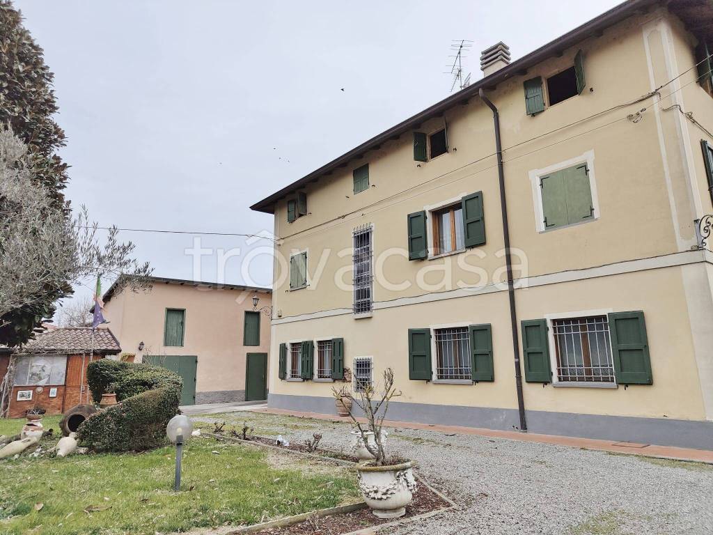 Villa Bifamiliare in vendita a Reggio nell'Emilia via Ferdinando Galiani, 1