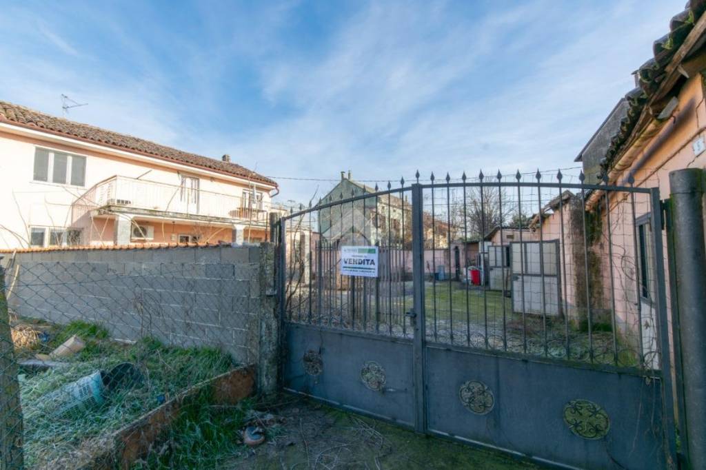 Casa Indipendente in vendita a Motta de' Conti via Gioacchino Deambrogio, 5