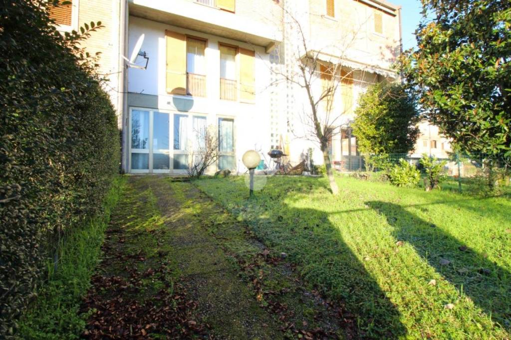 Villa a Schiera in vendita a Pavia via allende, 029