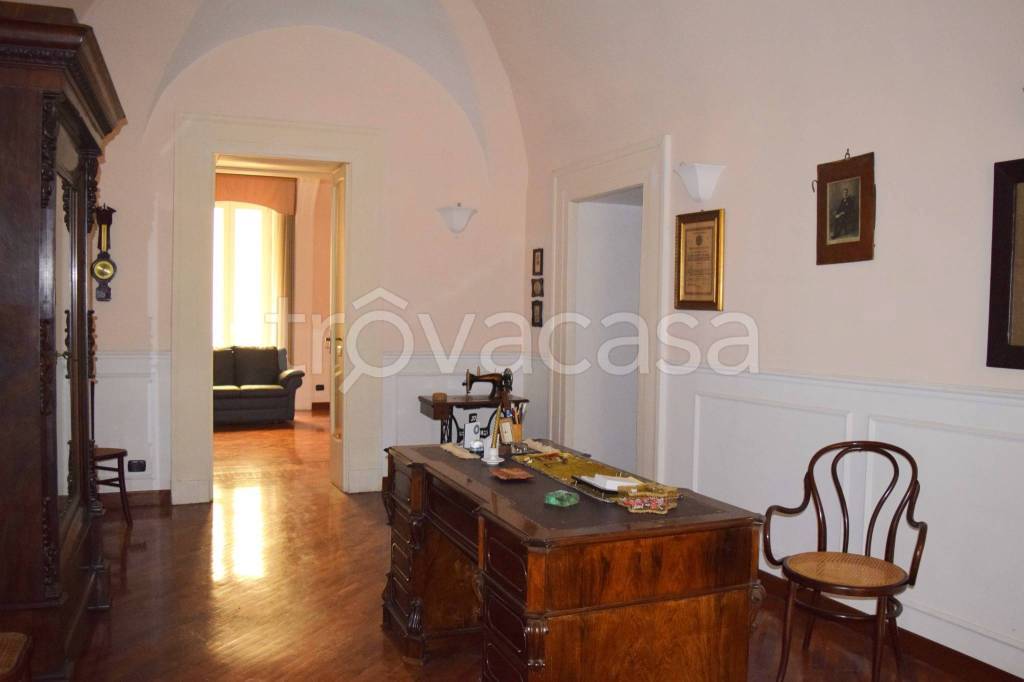 Appartamento in vendita a Napoli via Santa Maria di Costantinopoli