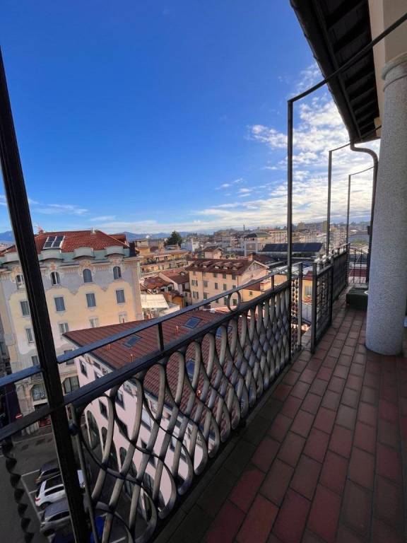 Appartamento in vendita a Varese via Giuseppe Bernascone, 16