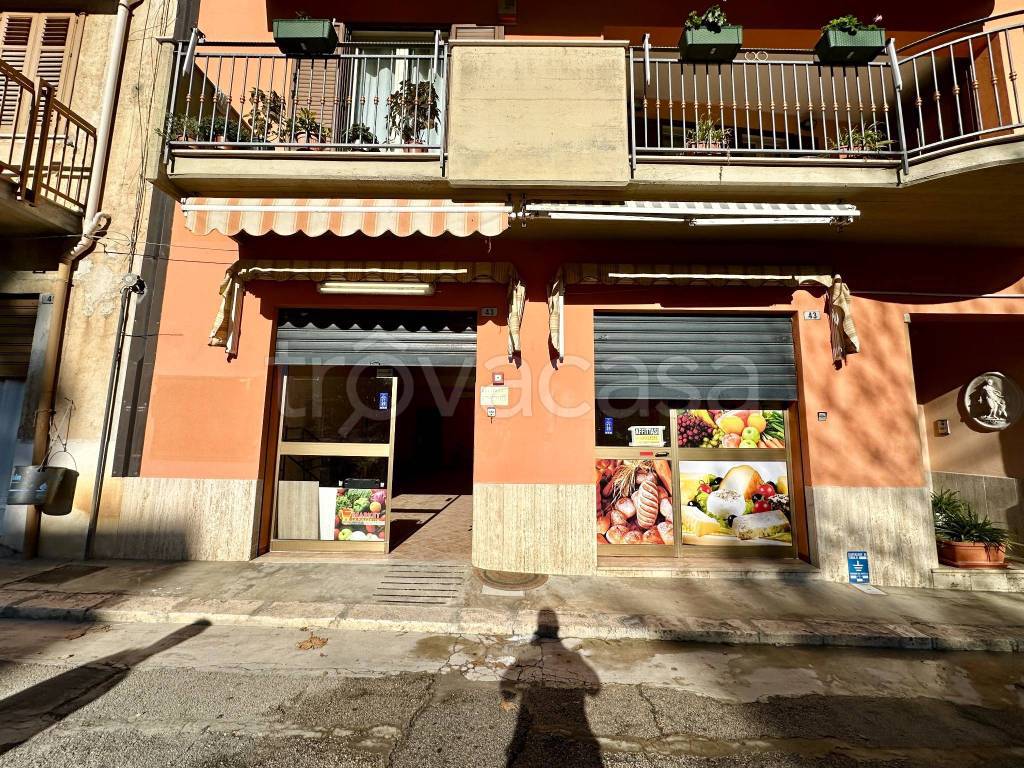 Negozio in affitto a Partinico via Catalano, 43