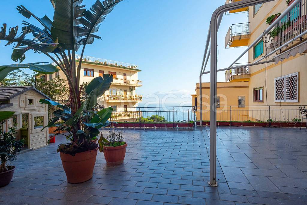 Appartamento in vendita a Napoli via Posillipo, 276
