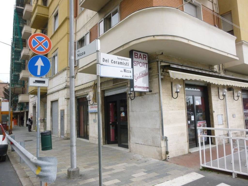 Negozio in vendita a Savona via Nizza