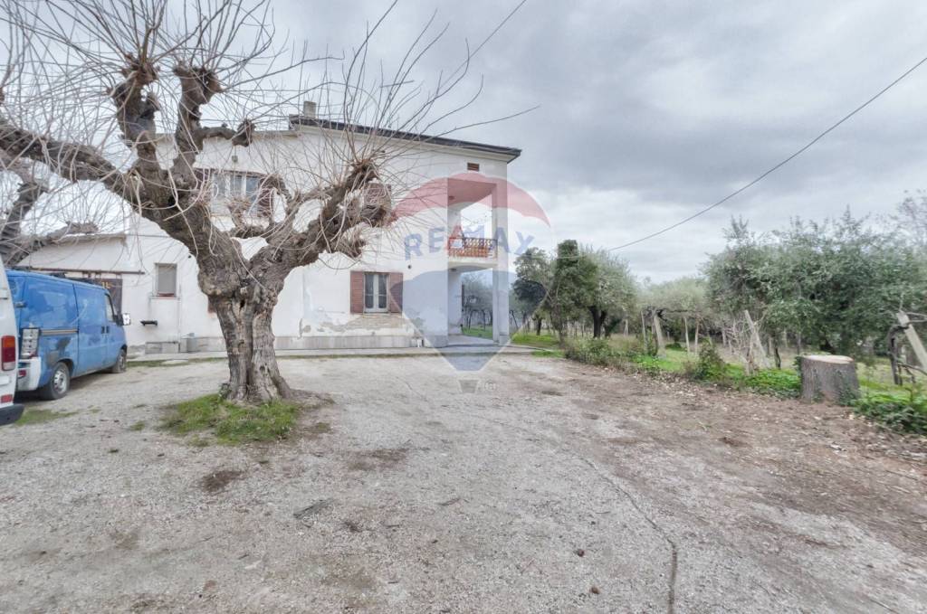 Casa Indipendente in vendita a Vacri c.Da Colli, 50