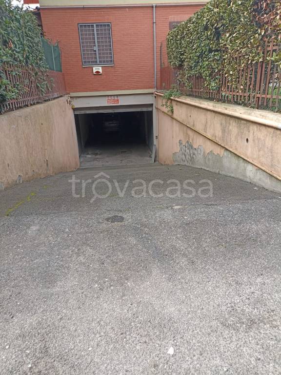 Garage in vendita a Marino via Eugenio Curiel, 40
