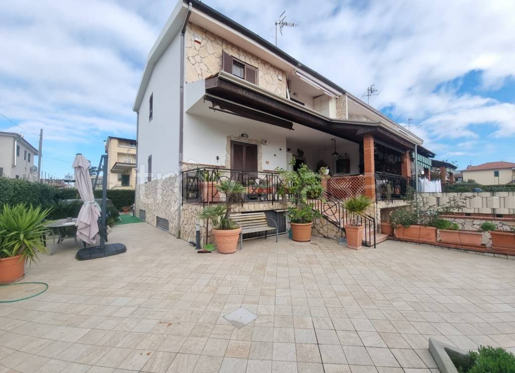 Villa a Schiera in vendita a Giugliano in Campania via Ripuaria, 228