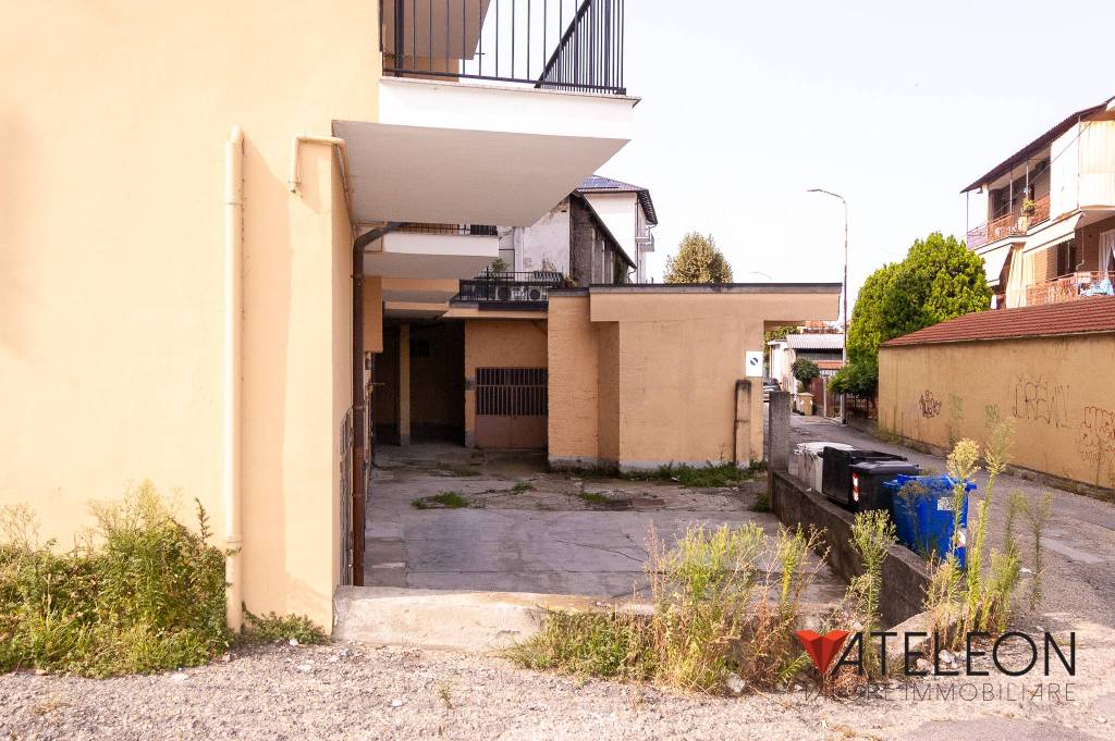 Garage in affitto a Moncalieri via Bogino, 11