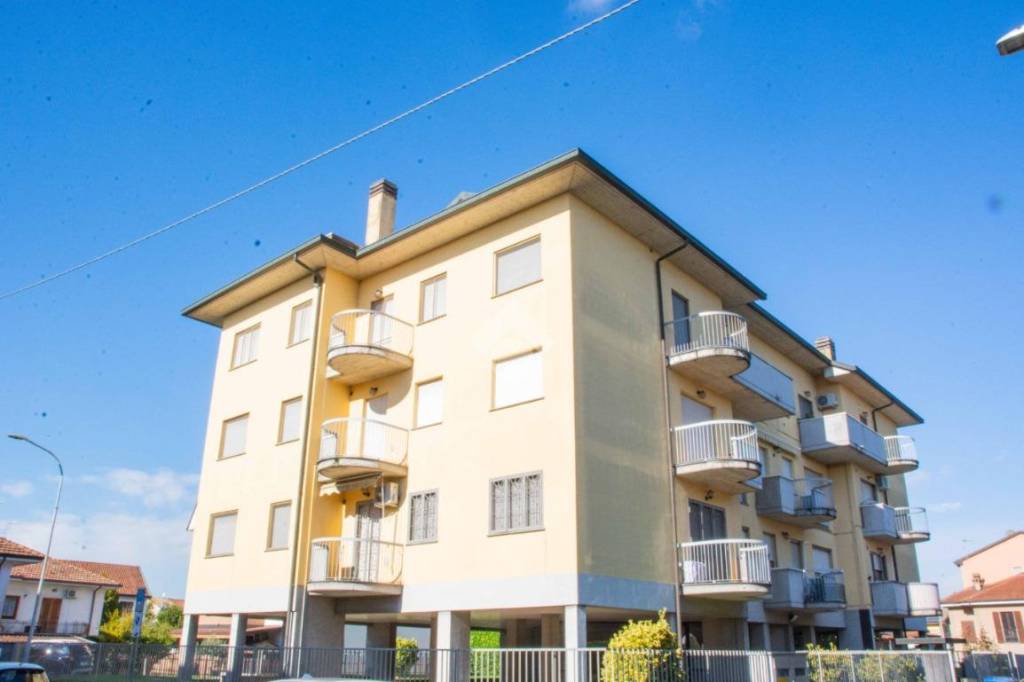 Appartamento in vendita a Zelo Buon Persico via Battisti, 5