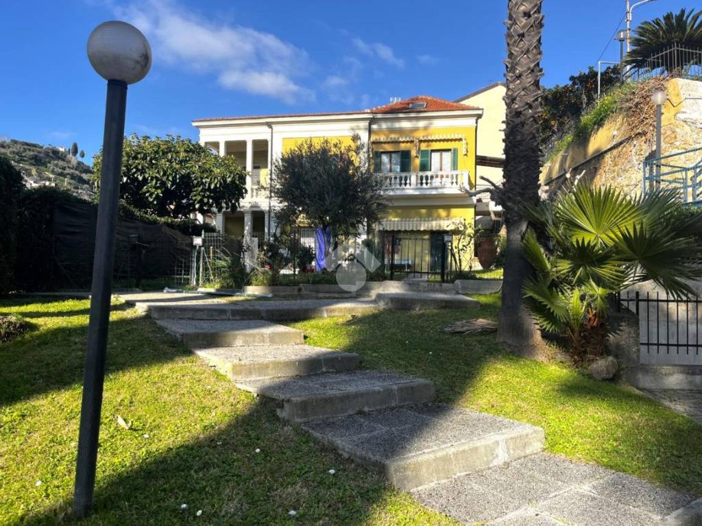 Appartamento in vendita a Sanremo via Zeffiro Massa, 346