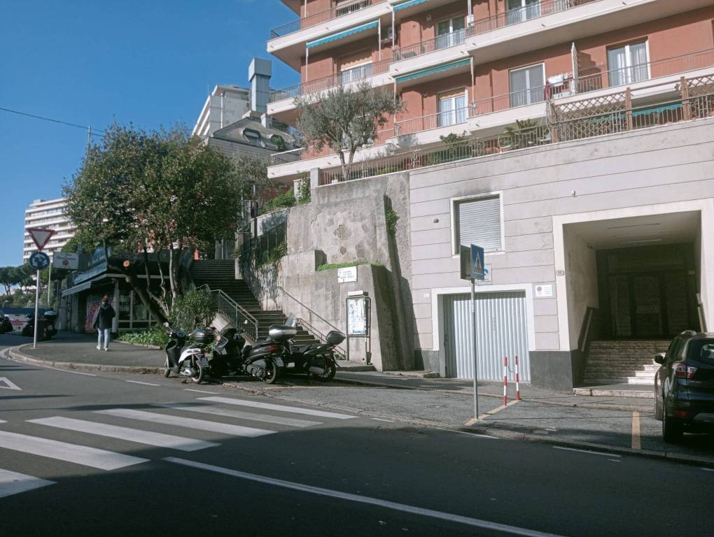 Magazzino in vendita a Genova via Borgoratti, 2F