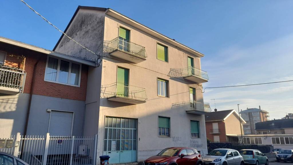 Appartamento in vendita a Torino via Front