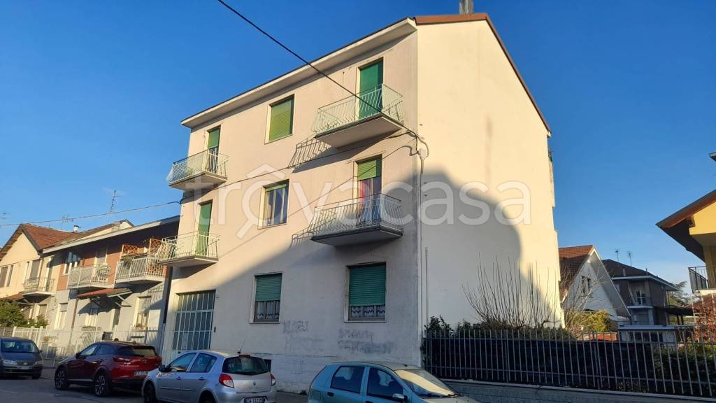 Appartamento in vendita a Torino via Front