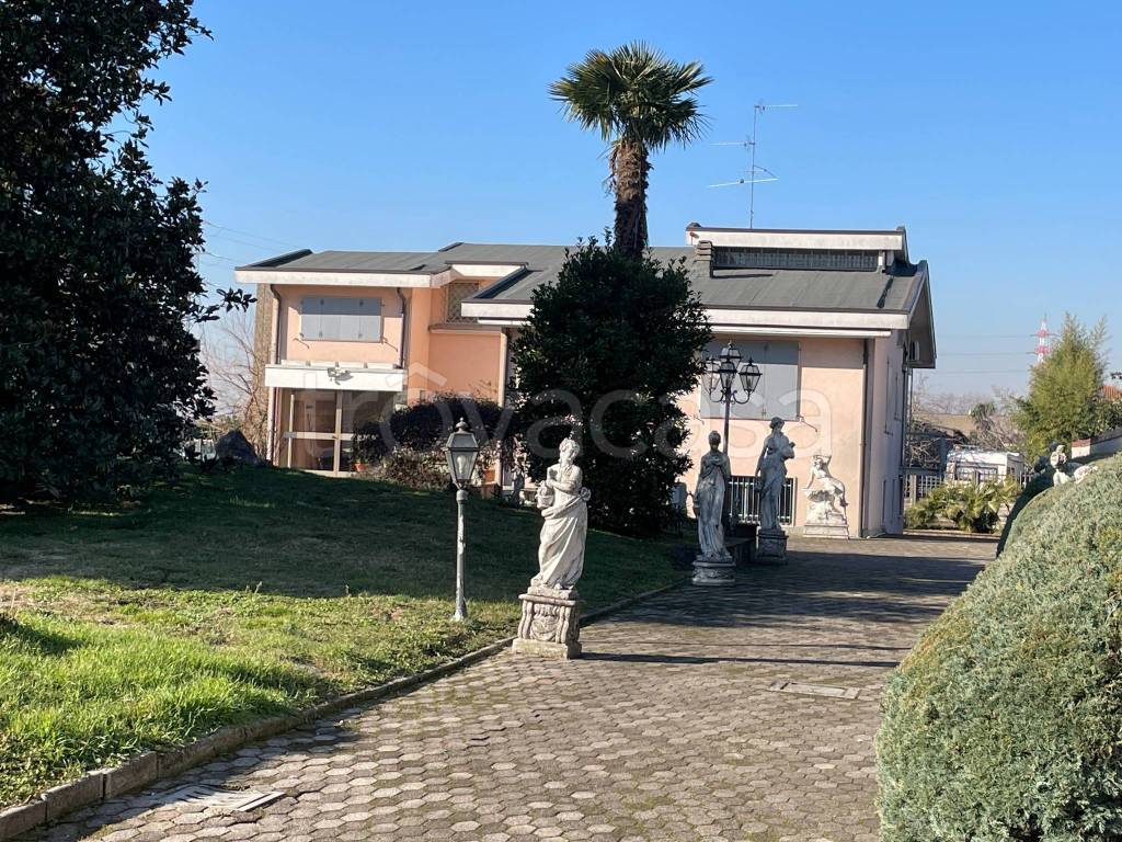 Villa in vendita a Cassano d'Adda via Trecella