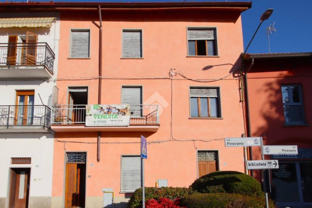 Colonica in vendita a Barzanò via Pirovano, 30