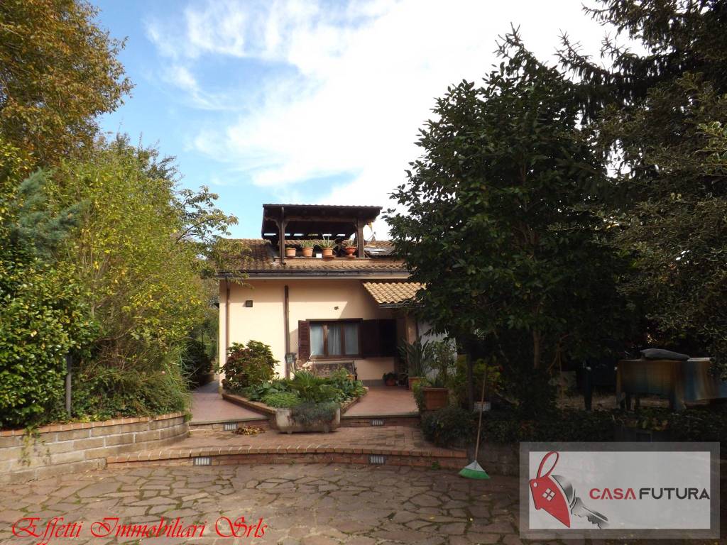 Villa Bifamiliare in vendita ad Artena via Tuscolana, 120