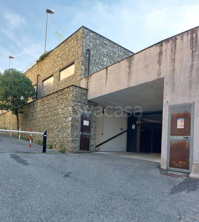 Garage in vendita a Genova via Spalato, 35