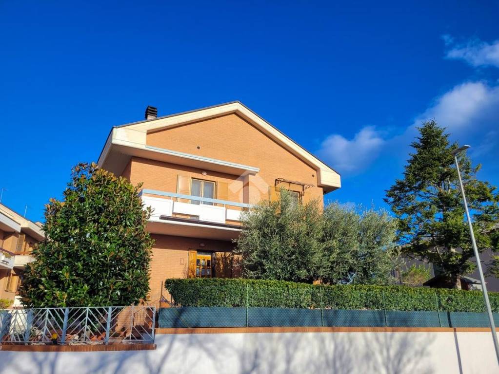 Villa a Schiera in vendita a Potenza Picena via Piana, 103