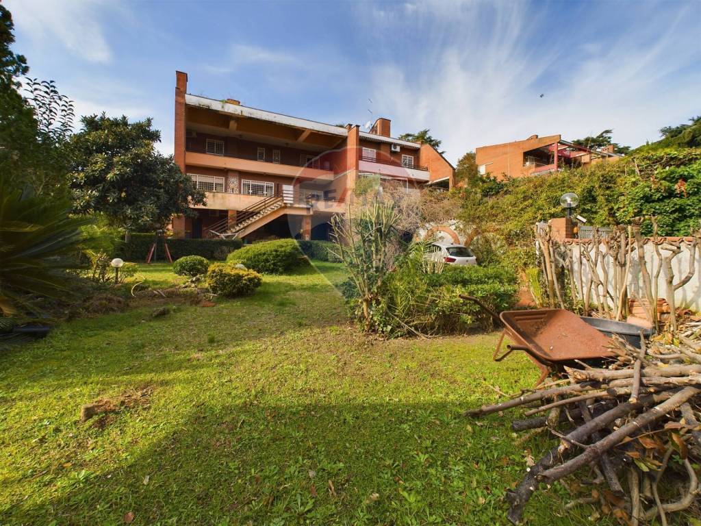 Villa Bifamiliare in vendita a Formello via Panama, 2