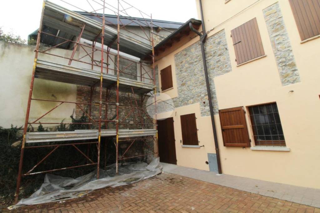 Casa Indipendente in vendita a Lesignano de' Bagni via Martiri della Libertà, 20