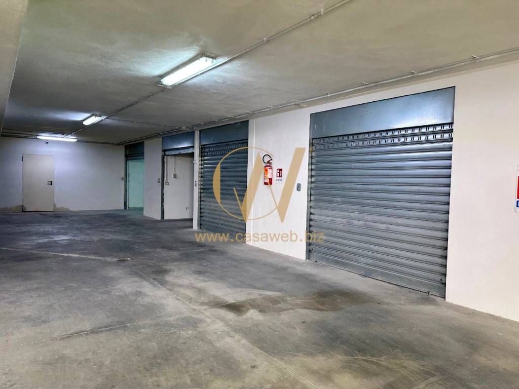 Garage in vendita a Caserta corso Trieste, 227