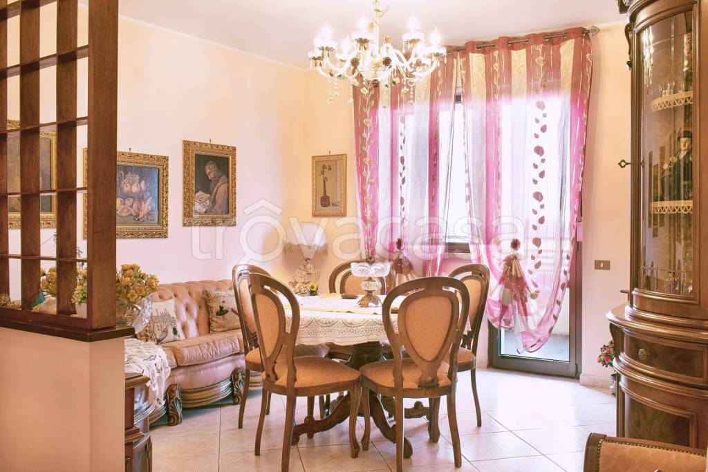 Appartamento in vendita a Pieve Emanuele via dei Pini, 5